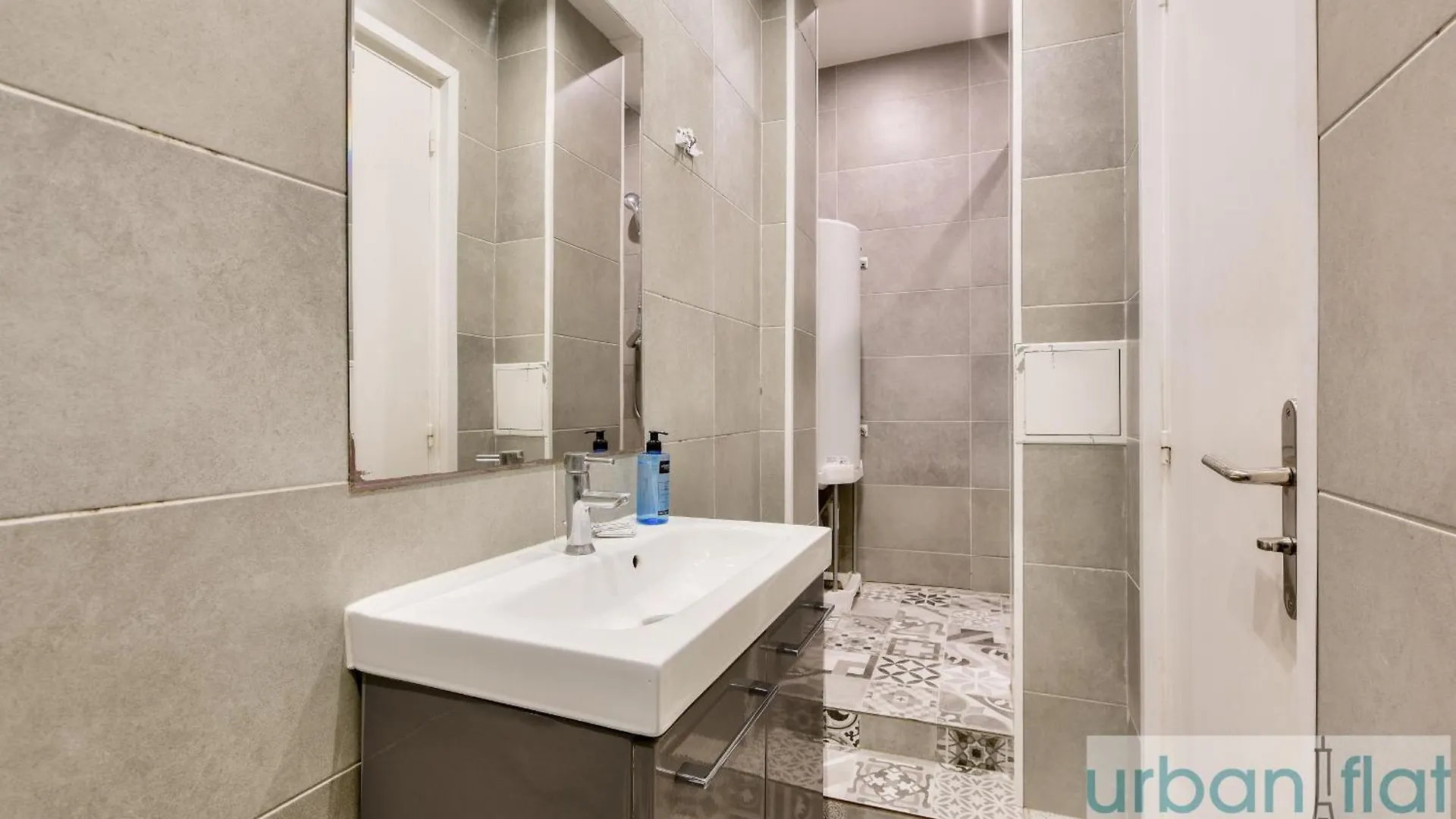 Urban Flat 34 - Beautiful 3 Bedroom Paris Louvre Apartment