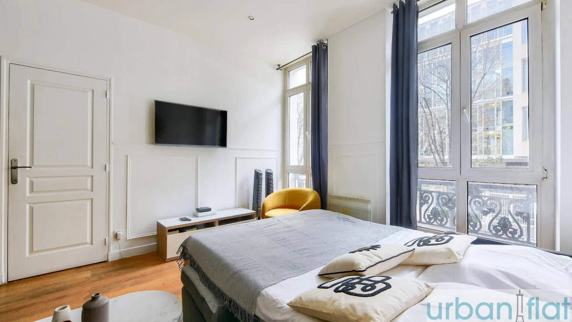 Apartment Urban Flat 34 - Beautiful 3 Bedroom Paris Louvre France